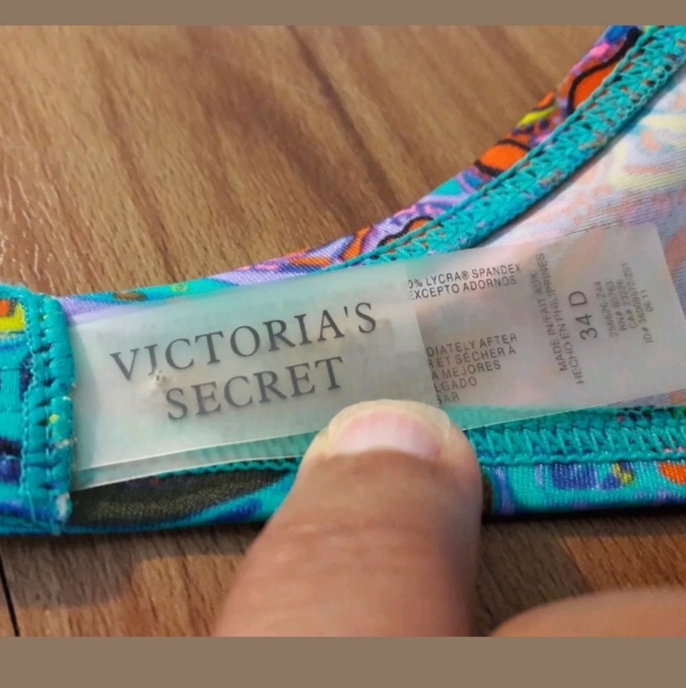 🌟SOLD🌟 Sexy Victoria's Secret Paisley Bikini Top - Picture 7 of 7